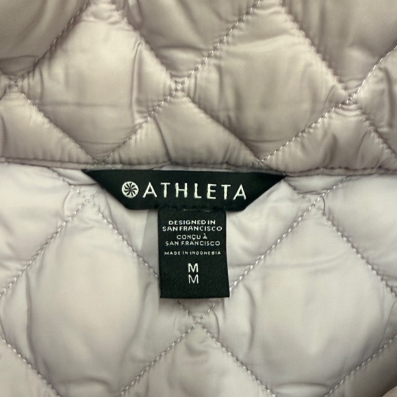 Athleta Whisper Featherless Puffer Vest in lilac - M - Picture 3 of 7